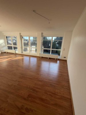 Großzügige 3,5-Zimmer-Wohnung in Hamburg-Sasel mit Südwest-Balkon, Aufzug & 2 TG-Stellplätzen