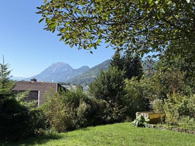 Wohnhaus mit Terrasse, Garagen, Keller und schönem Garten