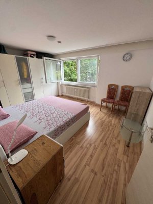 Zwischenmiete/Sublet (4 Monate) Möblierte 3-Zimmer-Wohnung mit Balkon und EBK in Karlsruhe Weststadt