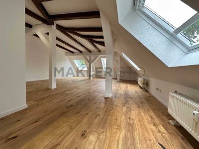 **Modernisierte 2-Zimmer-DG-Wohnung mit offener Wohnküche & Tageslichtbad**