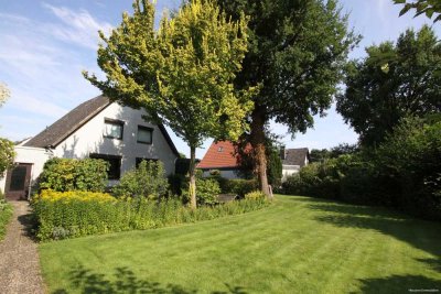 Herrlicher Garten - tolle Lage - interessantes Einfamilienhaus in Gifhorn Süd