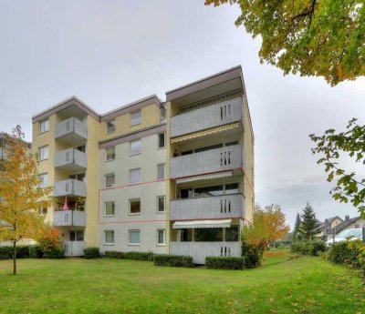 Ansprechende und renovierte 4-Raum-Wohnung mit Balkon und EBK in Gelnhausen