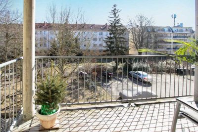 Bezugsfrei ab sofort: 2-Zimmer-Wohnung mit südlichem Balkon und bodentiefen Fenstern