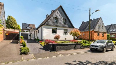 Charmante Doppelhaushälfte mit Gartenidylle, Pool und Wintergarten – ein Zuhause zum Wohlfühlen!