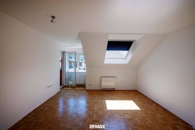 Dachgeschosswohnung mit Loggia und herrlichem Bergblick !