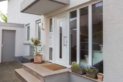Großzügige Eigentumswohnung mit zwei Balkonen, Gartenanschluss, Stellplatz –ruhige Lage von Butzbach