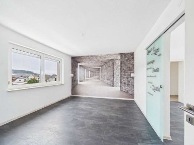 Viel Raum für Ideen: Renovierungsbedürftige 4,5-Zimmer-Wohnung mit Balkon in Ebersdorf