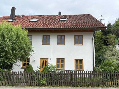 Preiswerte 7-Zimmer-Doppelhaushälfte in Finning