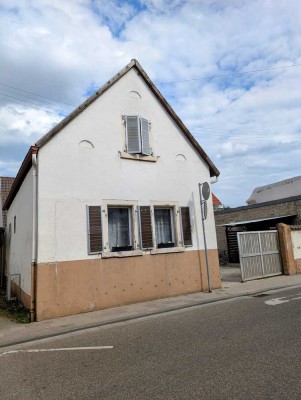 Schönes Einfamilienhaus mit Hof, Scheune und Garten