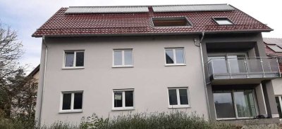 Erstbezug mit EBK & Balkon: freundliche 4-Zimmer-Erdgeschosswohnung in Großaltdorf