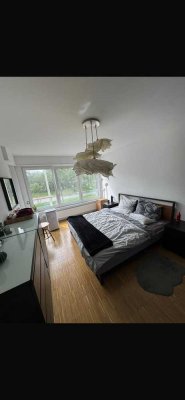 Liebevoll sanierte Etagenwohnung mit Wohnküche und zwei Balkonen!