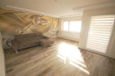 Moderne 4 Zimmerwohnung mit Einbauküche, Balkon