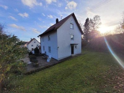 Aus- und Anbaupotenzial! Großes Grundstück mit 2-Familienhaus