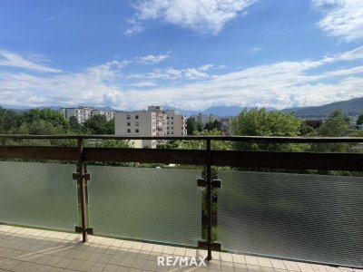 Renovierungsbedürftige Garconniere mit Loggia in Waidmannsdorf