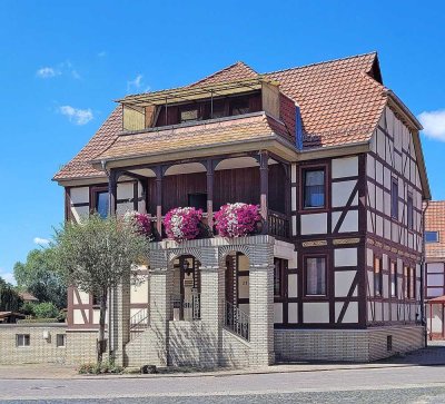 Wohn- und Geschäftshaus mit Garagen und Stellplätzen in Seeburg