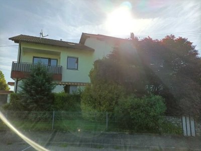Doppelhaushälfte mit sonnigen Terrassen und mit schönem Garten