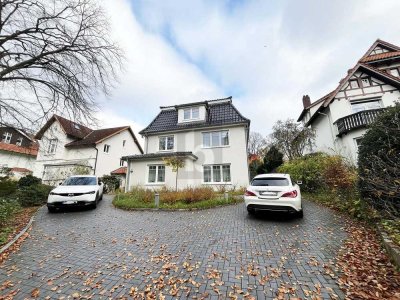 ENERGIEEFFIZIENT MIT PARKÄHNLICHEN GRUNDSTÜCK