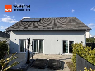 Neuwertiges Einfamilienhaus mit Einliegerwohnung