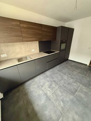 * Frisch Sanierte 3-Zimmer Wohnung mit EBK und Balkon*