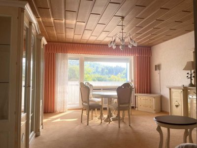 Lichtdurchflutete ETW mit Südbalkon und Garage.