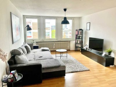 Zentrale 2 Zimmer Wohnung über den Dächern von Düsseldorf!