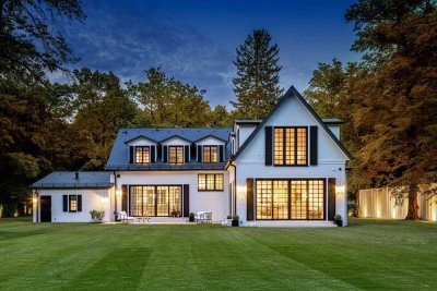 Luxus trifft Privatsphäre: Erstbezug Highend-Villenanwesen mit Lift, Heimkino, Spa und Weinkeller