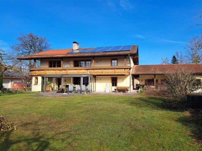 Neu renovierte Etagenwohnung mit großem Südbalkon, Garagen und Gartennutzung sofort bezugsfähig.