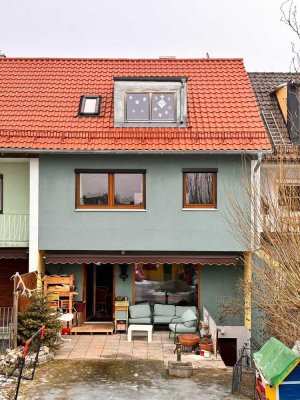 Liebevoll saniertes Reihenmittelhaus - VON PRIVAT