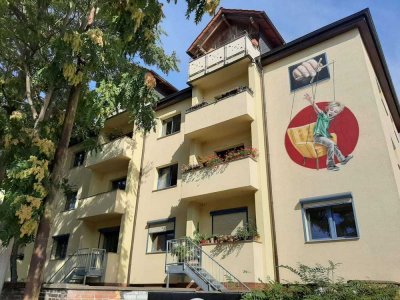 Neu! Renovierte Wohnung mit Südbalkon I Modernes Tageslichtbad und Einbauküche  I Stellplatz mögl.