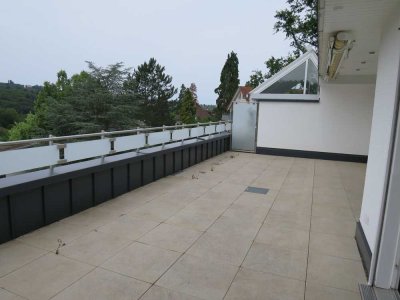 *** Rodgebiet - modernisierte Penthouse Wohnung mit großer Terrasse ***