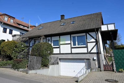 Einziehen, wohlfühlen, durchatmen – Charmantes Dachidyll mit Weitblick