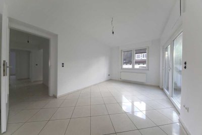 Modernisierte 3,5-Zimmer-Wohnung mit Einbauküche und Balkon in Aschaffenburg-Damm