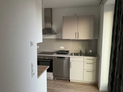 Attika-Traum: 3 Zimmer mit Balkon/Terrasse und Aufzug in Hamburg-Neugraben-Fischbek