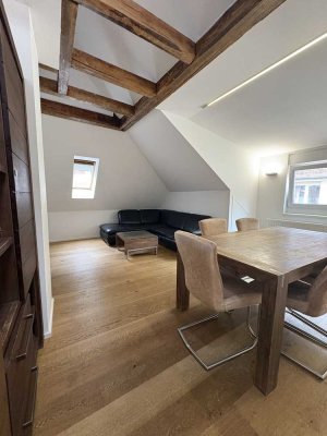 Lichtdurchflutete Dachresidenz mit Charakter