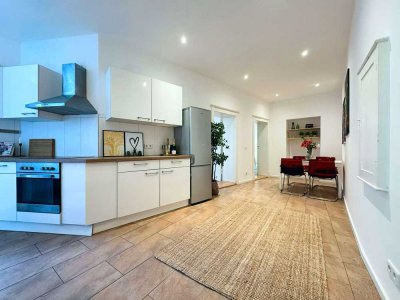 Echte Fotos, schöne 2-Zimmer-Wohnung mit gepflegtem Innenhof zu verkaufen