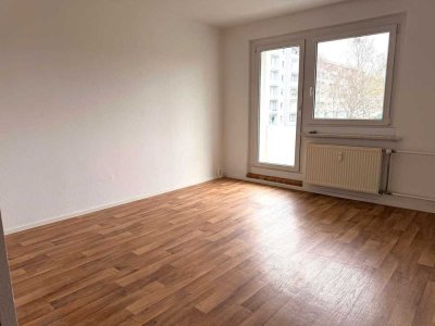 // wunderschöne 3 Zimmer Wohnung mit Balkon und Dusche im 1. OG //