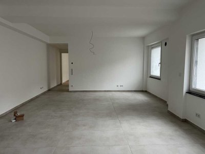 Erstbezug nach energetischer Sanierung - Stufenlose Erdgeschosswohnung mit Terrasse