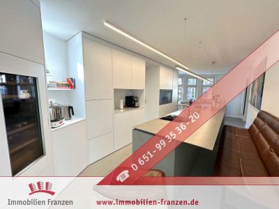 Außergewöhnlich schöne, große und sehr hochwertige Altbauwohnung in ruhiger Innenstadtlage, mit Gara