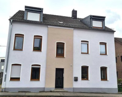 AC-Brand: Vollvermietetes Mehrfamilienhaus mit Garage und schönem Grundstück