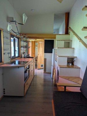 Tiny House auf gepachtetem Grundstück - voll angeschlossen mit Terrasse und Gartenhaus