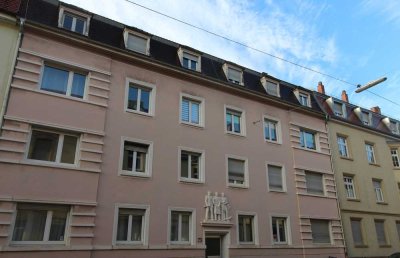 4 Zimmer mit Altbaucharme im DG