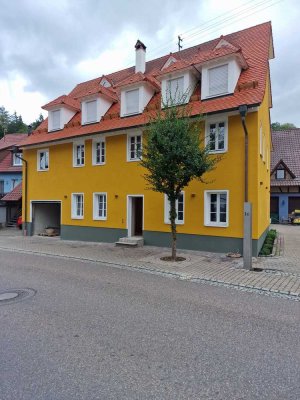 Schöne, helle Erdgeschosswohnung mit Einbauküche und renoviertem Bad