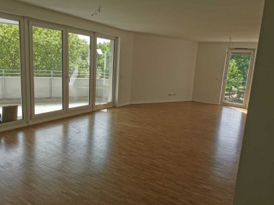 Lichtdurchflutete, moderne 3-Zimmer-Wohnung mit großem Balkon und EBKin Frankfurt-Bockenheim