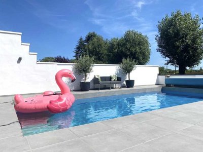 Wohnen wie im Urlaub - Luxuriöser 4-Zimmer-Bungalow mit Pool in Maintal