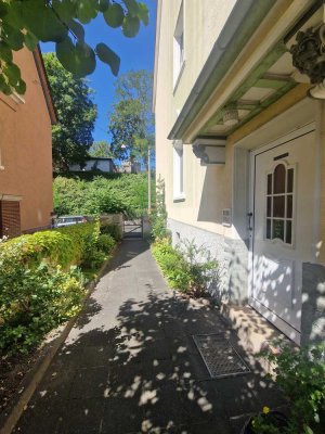 Großzügige Wohnung in Nähe der Burg Klopp. Altbau-Charme. Wohnen wie im eigenen Haus. OHNE MAKLER !!
