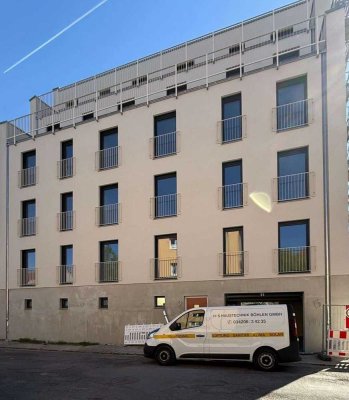 Wer zu spät kommt, wohnt woanders |  lichtdurchflutete 4 -R- Whg. mit Balkon u.  Loggia in Seenähe