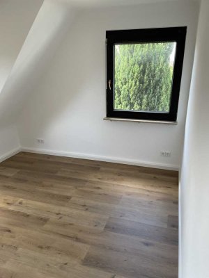 Renovierte/sanierte DG-Wohnung in S-Möhringen u. ÖNV-Lage