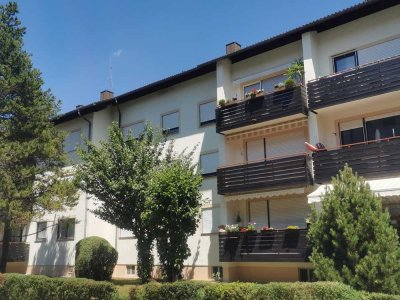 Renovierte 3-Zi-Whg mit S/W-Loggia + EBK - ideal für Paare + kl. Familien!