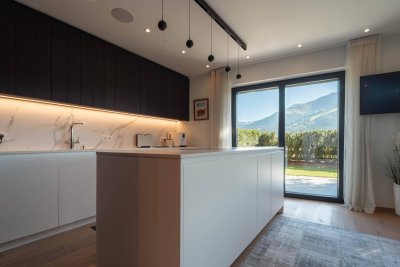 Designer Maisonette Wohnung mit großem Garten (06308)