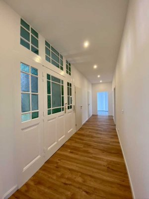 Sanierte Altbau-Wohnung inkl. EBK und Dachterrasse